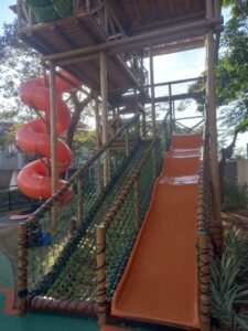 Playground Infantil de Madeira Com Escorregador Escorrega Parquinho